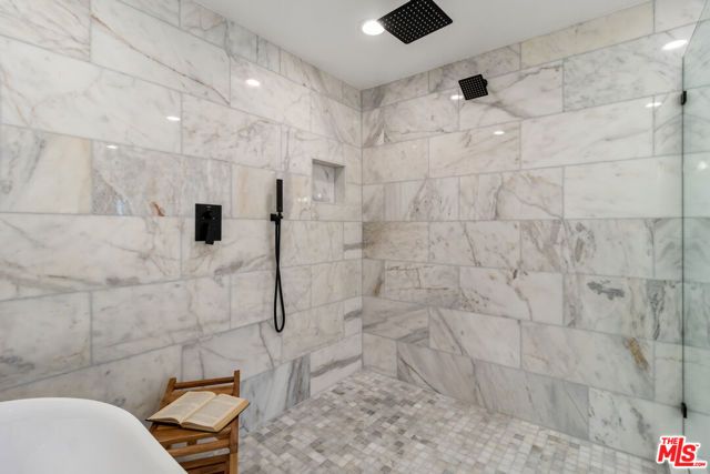 22935 Sylvan Street, Woodland Hills (los Angeles), CA 91367