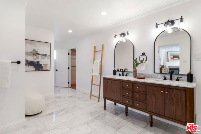 22935 Sylvan Street, Woodland Hills (los Angeles), CA 91367
