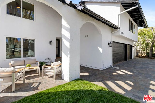 22935 Sylvan Street, Woodland Hills (los Angeles), CA 91367
