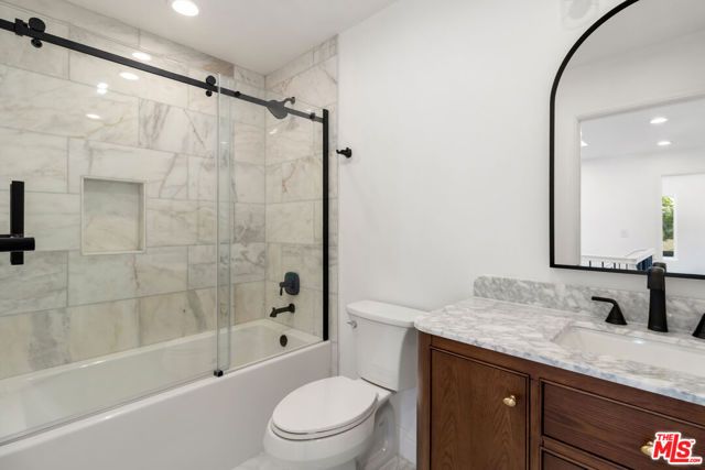 22935 Sylvan Street, Woodland Hills (los Angeles), CA 91367