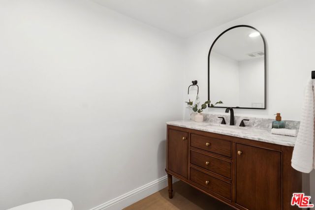 22935 Sylvan Street, Woodland Hills (los Angeles), CA 91367
