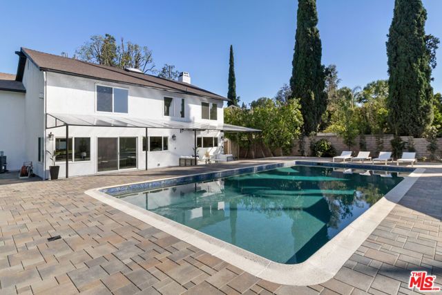 22935 Sylvan Street, Woodland Hills (los Angeles), CA 91367