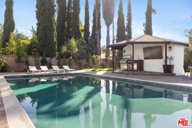 22935 Sylvan Street, Woodland Hills (los Angeles), CA 91367