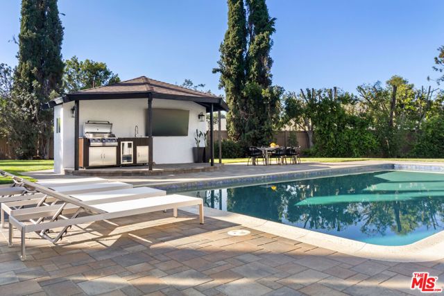22935 Sylvan Street, Woodland Hills (los Angeles), CA 91367