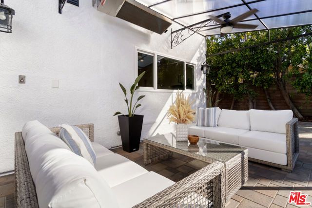 22935 Sylvan Street, Woodland Hills (los Angeles), CA 91367