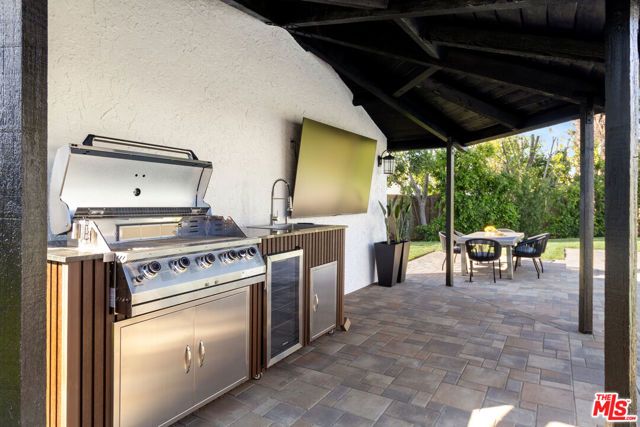 22935 Sylvan Street, Woodland Hills (los Angeles), CA 91367
