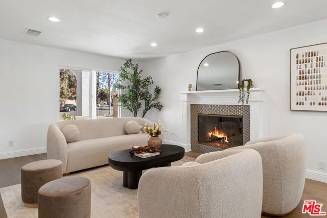 22935 Sylvan Street, Woodland Hills (los Angeles), CA 91367