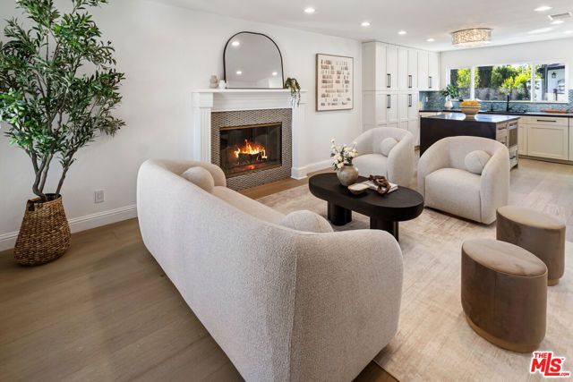 22935 Sylvan Street, Woodland Hills (los Angeles), CA 91367