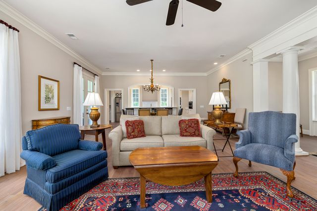 1646 Cleveland Street, Elloree, SC 29047