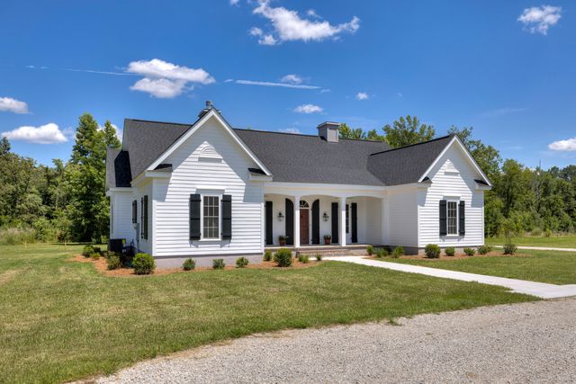 1646 Cleveland Street, Elloree, SC 29047