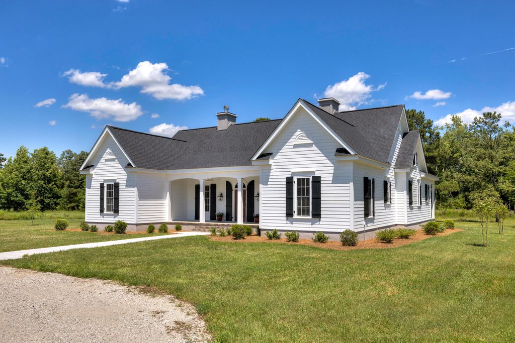 1646 Cleveland Street, Elloree, SC 29047
