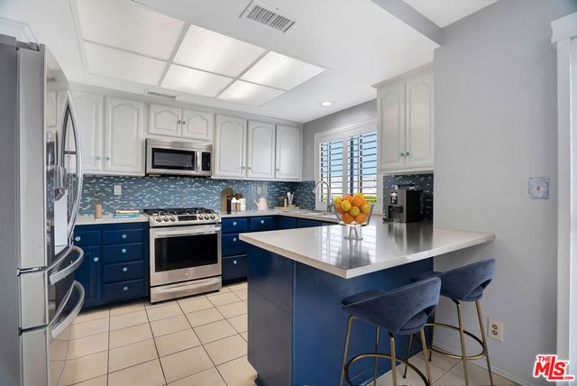 7100 Balboa Boulevard 703, Van Nuys, CA 91406