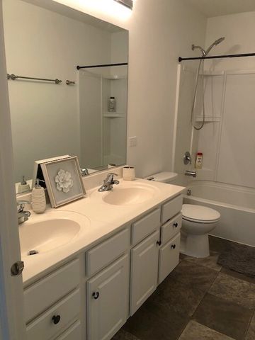 900 Heartland Park Lane, Antioch, IL 60002