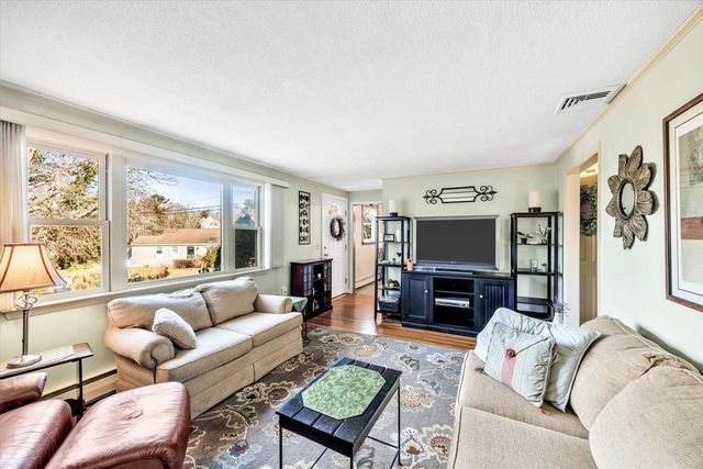 48 Maple Street, Buzzards Bay, MA 02532