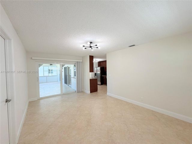 8581 NW 17th St, Plantation, FL 33322