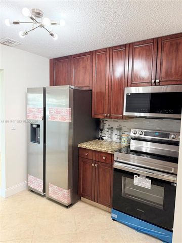 8581 NW 17th St, Plantation, FL 33322