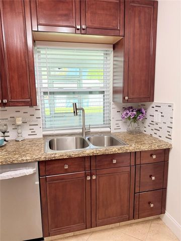 8581 NW 17th St, Plantation, FL 33322