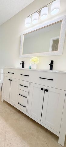 8581 NW 17th St, Plantation, FL 33322