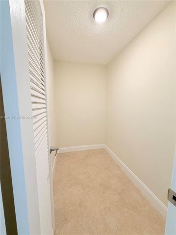 8581 NW 17th St, Plantation, FL 33322