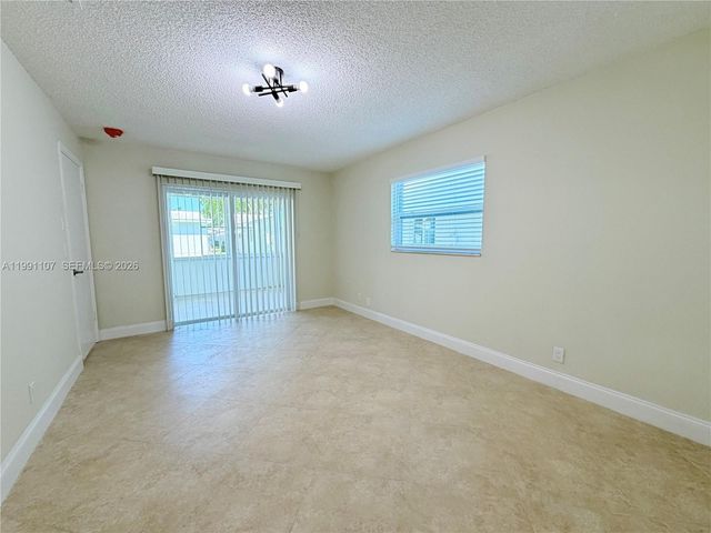 8581 NW 17th St, Plantation, FL 33322