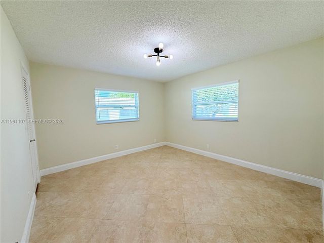 8581 NW 17th St, Plantation, FL 33322