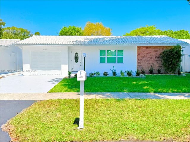 8581 NW 17th St, Plantation, FL 33322