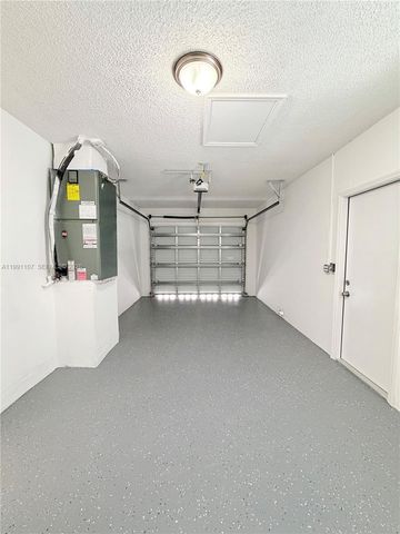 8581 NW 17th St, Plantation, FL 33322