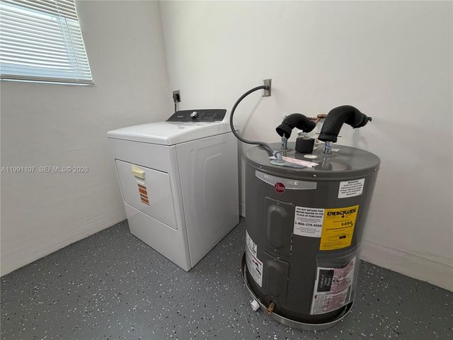 8581 NW 17th St, Plantation, FL 33322