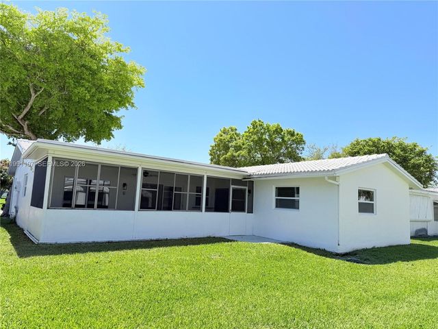 8581 NW 17th St, Plantation, FL 33322