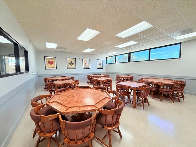 8581 NW 17th St, Plantation, FL 33322