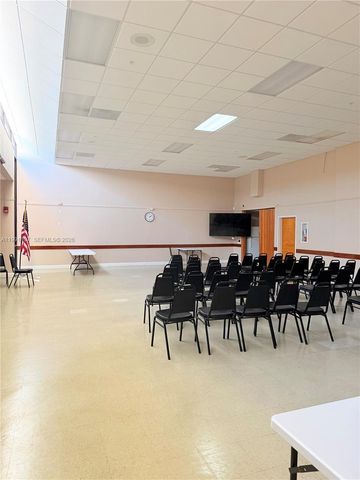 8581 NW 17th St, Plantation, FL 33322