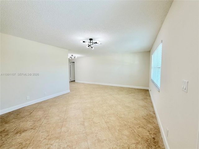 8581 NW 17th St, Plantation, FL 33322