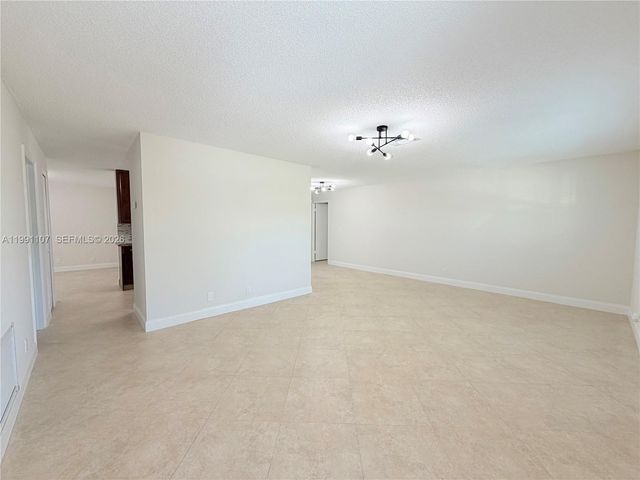 8581 NW 17th St, Plantation, FL 33322