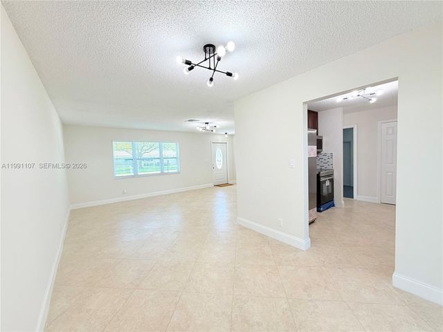 8581 NW 17th St, Plantation, FL 33322