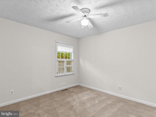 33 PINEHURST RD, Berlin, MD 21811