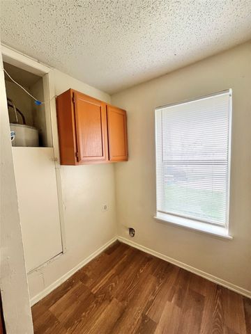 333 Ware Drive, Grand Prairie, TX 75051