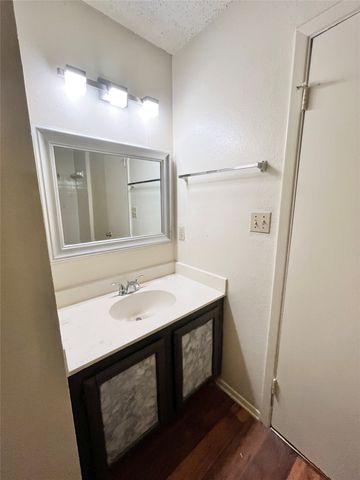 333 Ware Drive, Grand Prairie, TX 75051