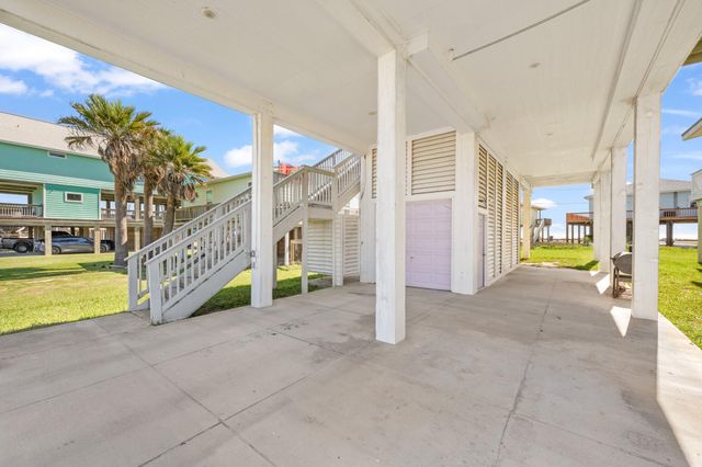 1003 Seashell Drive, Surfside Beach, TX 77541