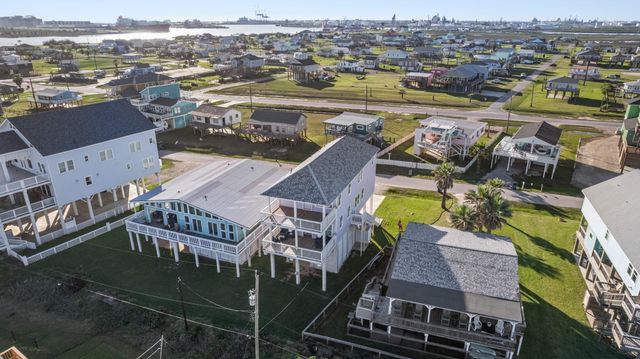 1003 Seashell Drive, Surfside Beach, TX 77541