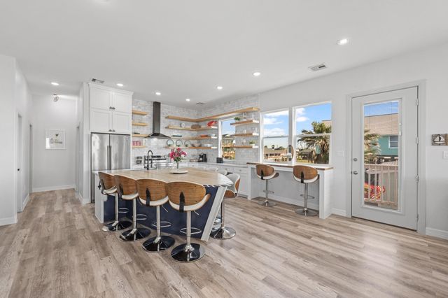 1003 Seashell Drive, Surfside Beach, TX 77541
