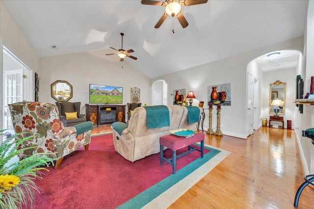 4447 Bonsack RD, Roanoke, VA 24012
