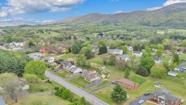 4447 Bonsack RD, Roanoke, VA 24012