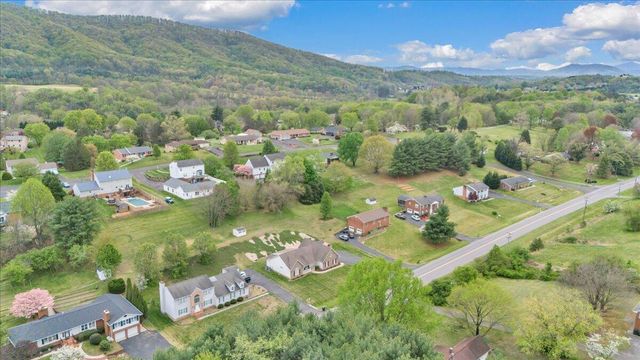 4447 Bonsack RD, Roanoke, VA 24012
