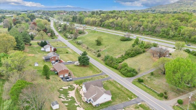 4447 Bonsack RD, Roanoke, VA 24012