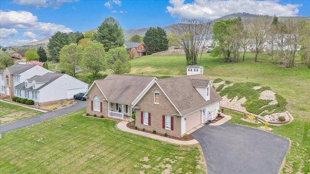 4447 Bonsack RD, Roanoke, VA 24012