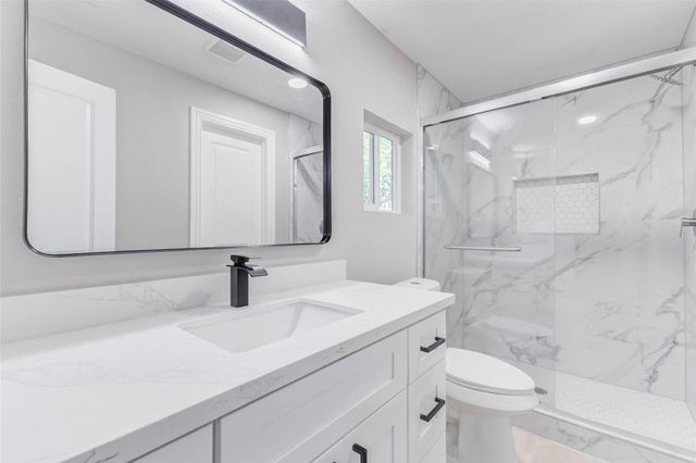 1054 Dewalt Street, Houston, TX 77088