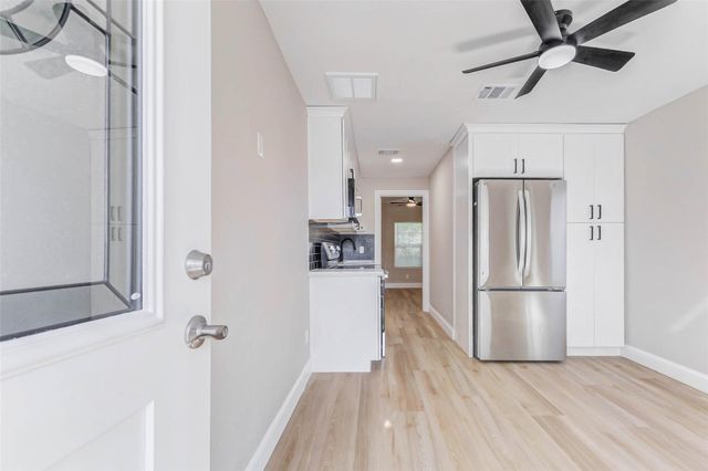 1054 Dewalt Street, Houston, TX 77088