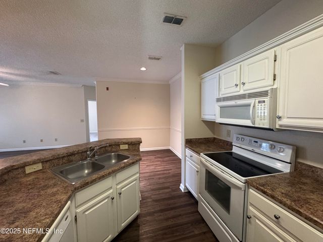 10000 GATE Parkway, 526, Jacksonville, FL 32246