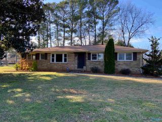 6407 NW Robinhood Lane, Huntsville, AL 35806