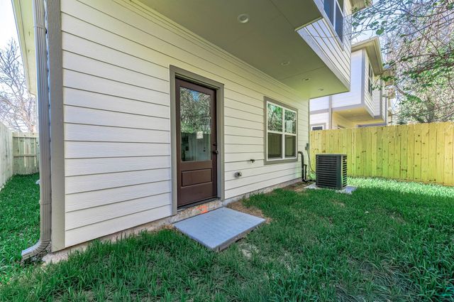 2018 Hampton Street B, Houston, TX 77088